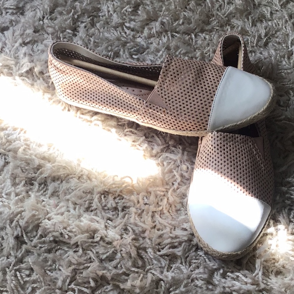 Nude flats